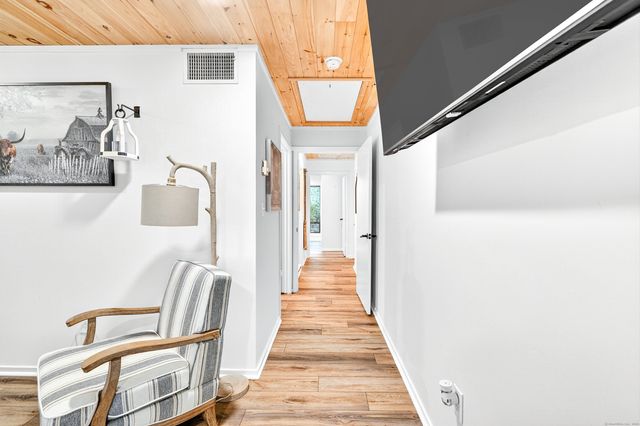 401 Heritage Village B, Southbury, CT 06488