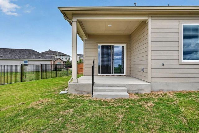 90 Flowers Ave, Hutto, TX 78634