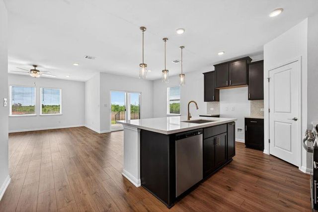 90 Flowers Ave, Hutto, TX 78634
