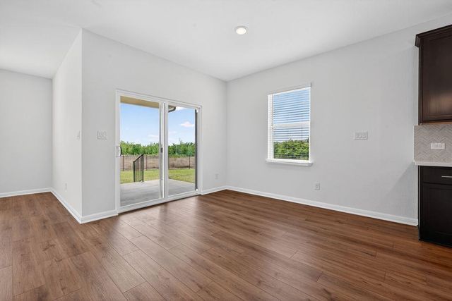 90 Flowers Ave, Hutto, TX 78634
