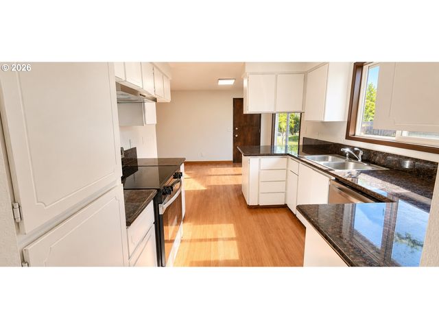 1045 Nw 180TH Ave, Beaverton, OR 97006