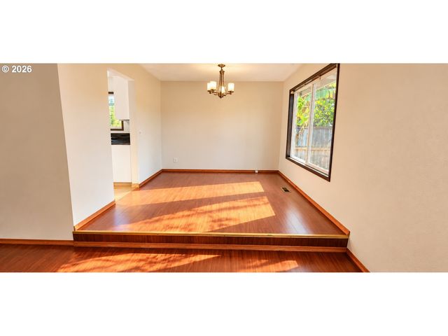 1045 Nw 180TH Ave, Beaverton, OR 97006