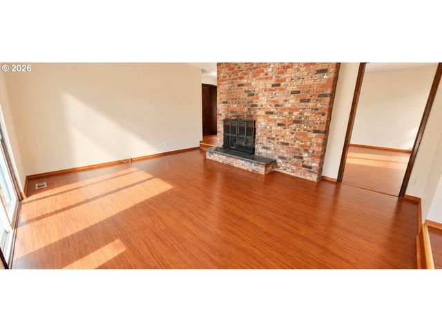 1045 Nw 180TH Ave, Beaverton, OR 97006