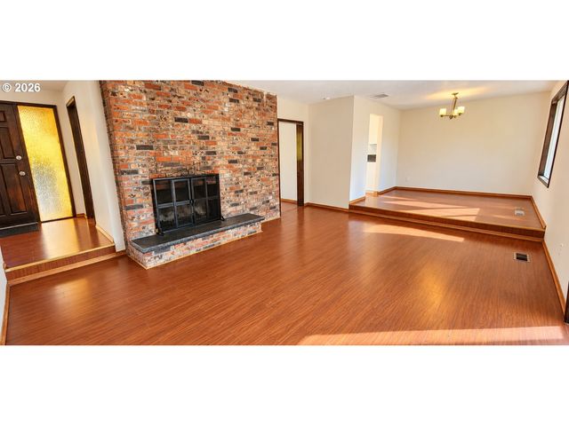 1045 Nw 180TH Ave, Beaverton, OR 97006