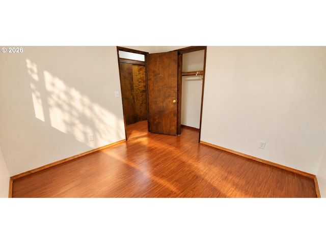 1045 Nw 180TH Ave, Beaverton, OR 97006