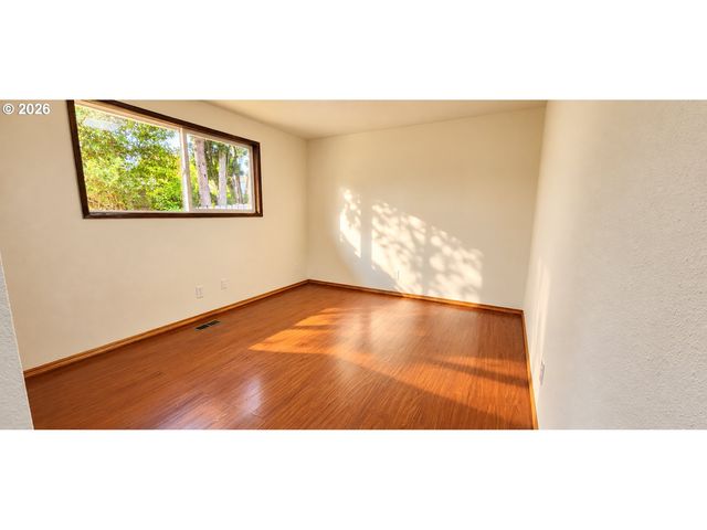 1045 Nw 180TH Ave, Beaverton, OR 97006