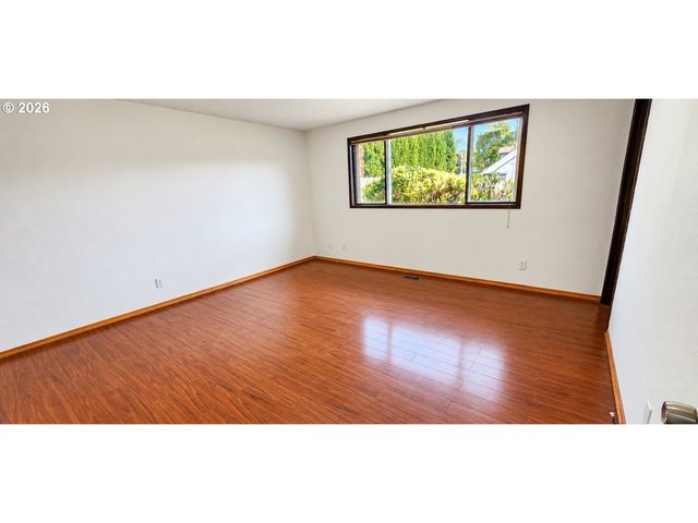 1045 Nw 180TH Ave, Beaverton, OR 97006