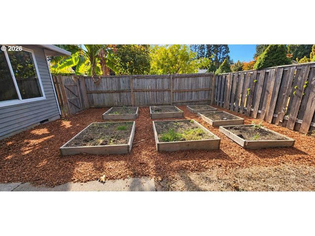 1045 Nw 180TH Ave, Beaverton, OR 97006
