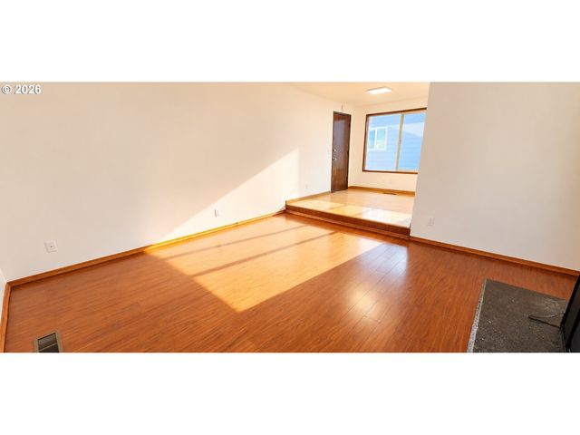 1045 Nw 180TH Ave, Beaverton, OR 97006