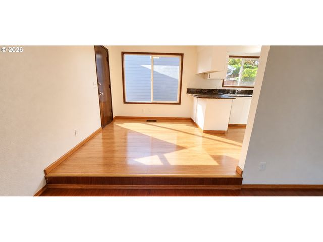 1045 Nw 180TH Ave, Beaverton, OR 97006
