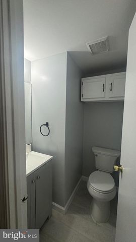 135 HOLLYBROOKE DR, Langhorne, PA 19047