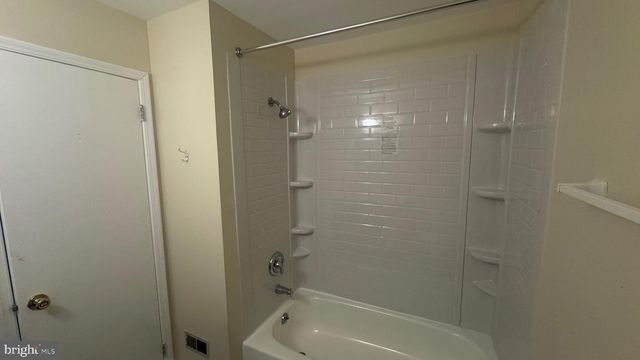 135 HOLLYBROOKE DR, Langhorne, PA 19047