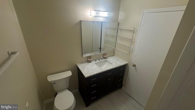 135 HOLLYBROOKE DR, Langhorne, PA 19047