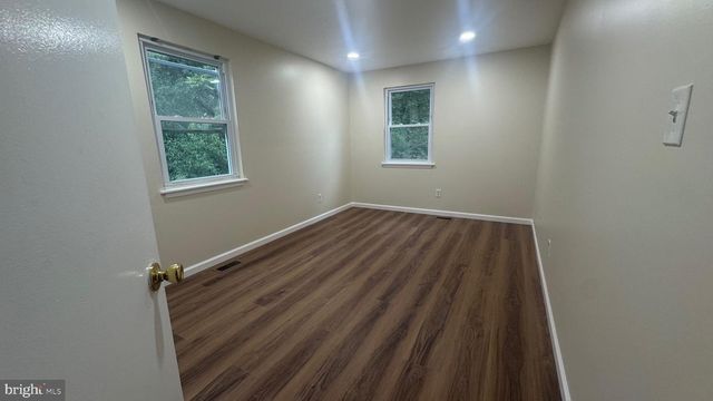 135 HOLLYBROOKE DR, Langhorne, PA 19047