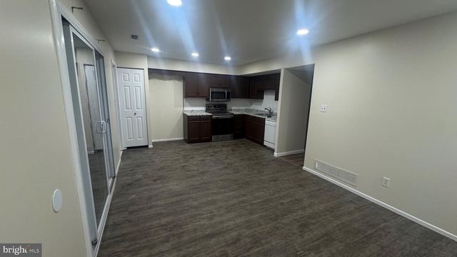 135 HOLLYBROOKE DR, Langhorne, PA 19047