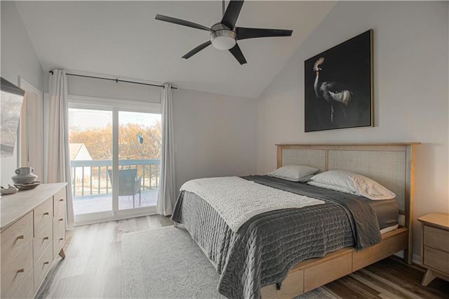 282 NE Bayview Drive, Lee's Summit, MO 64064