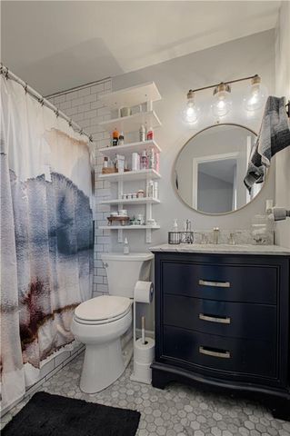 282 NE Bayview Drive, Lee's Summit, MO 64064