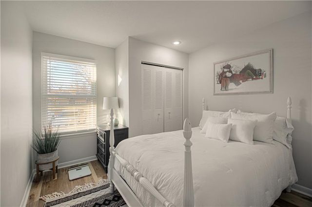 282 NE Bayview Drive, Lee's Summit, MO 64064