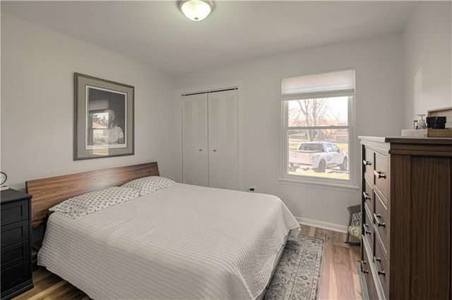 282 NE Bayview Drive, Lee's Summit, MO 64064