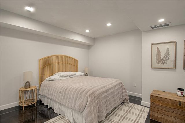 282 NE Bayview Drive, Lee's Summit, MO 64064