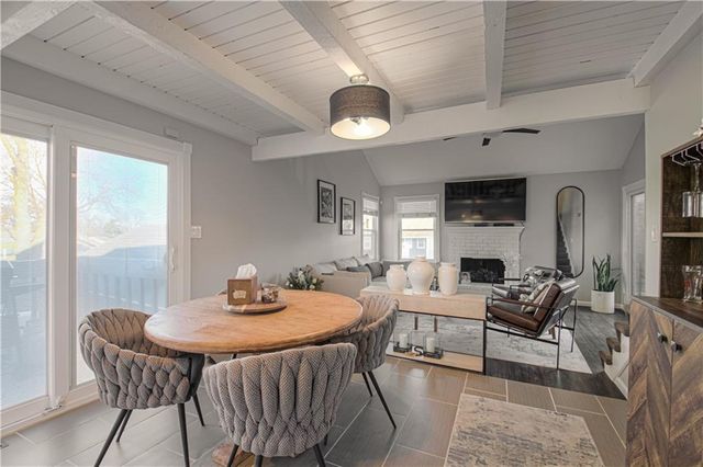 282 NE Bayview Drive, Lee's Summit, MO 64064