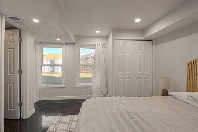 282 NE Bayview Drive, Lee's Summit, MO 64064