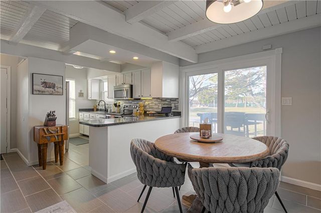 282 NE Bayview Drive, Lee's Summit, MO 64064