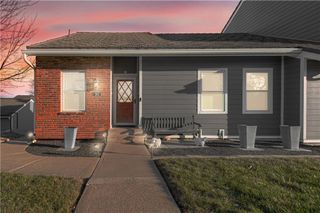 282 NE Bayview Drive, Lee's Summit, MO 64064