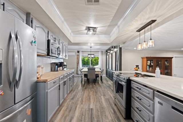 3689 Suzanne Way, Redding, CA 96002