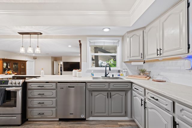 3689 Suzanne Way, Redding, CA 96002