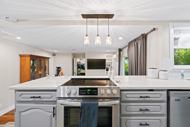 3689 Suzanne Way, Redding, CA 96002