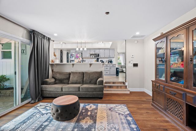 3689 Suzanne Way, Redding, CA 96002