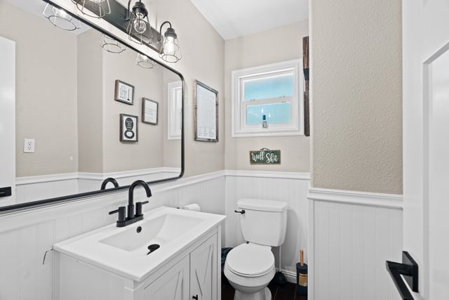 3689 Suzanne Way, Redding, CA 96002