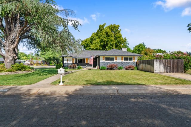 3689 Suzanne Way, Redding, CA 96002