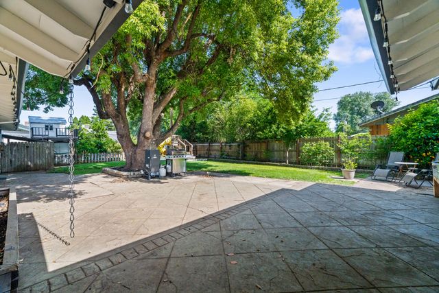 3689 Suzanne Way, Redding, CA 96002