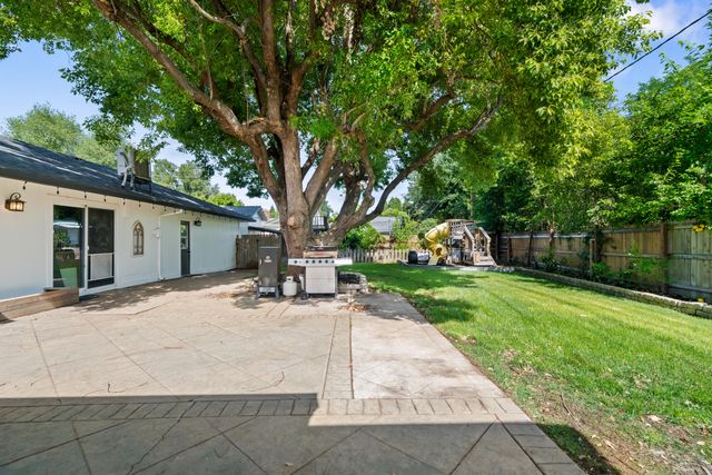 3689 Suzanne Way, Redding, CA 96002