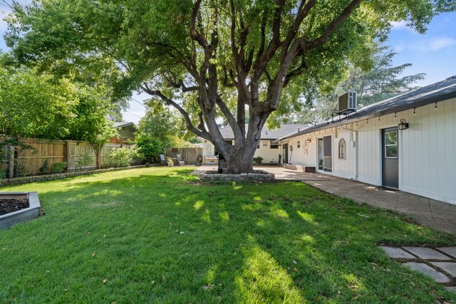 3689 Suzanne Way, Redding, CA 96002