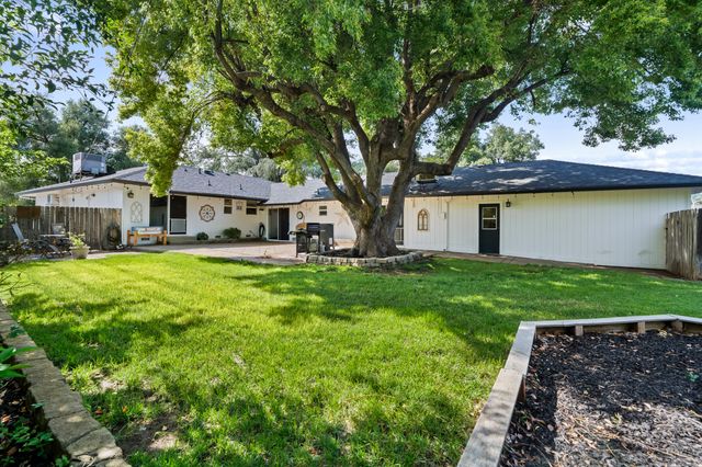 3689 Suzanne Way, Redding, CA 96002