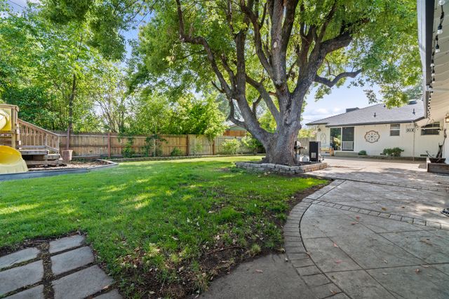 3689 Suzanne Way, Redding, CA 96002