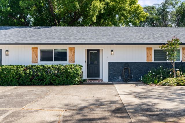 3689 Suzanne Way, Redding, CA 96002