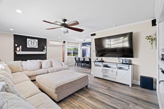 3689 Suzanne Way, Redding, CA 96002