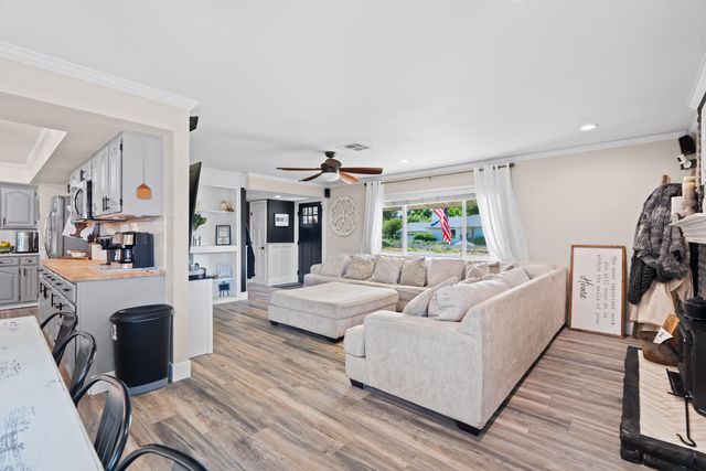 3689 Suzanne Way, Redding, CA 96002