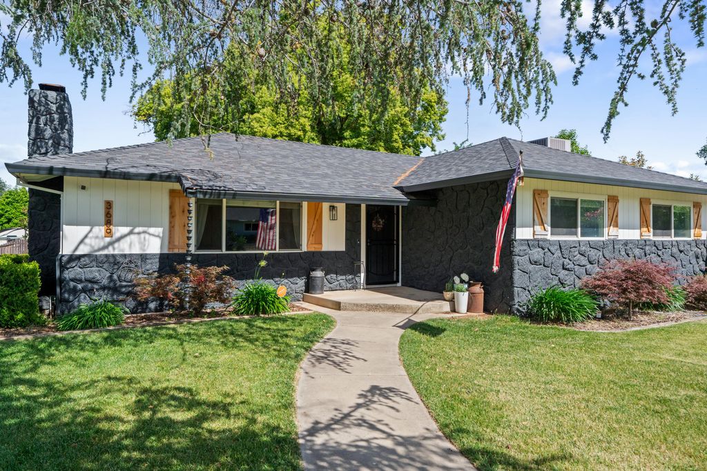 3689 Suzanne Way, Redding, CA 96002
