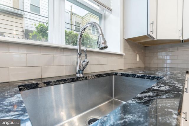1039 TREE ST, Philadelphia, PA 19148