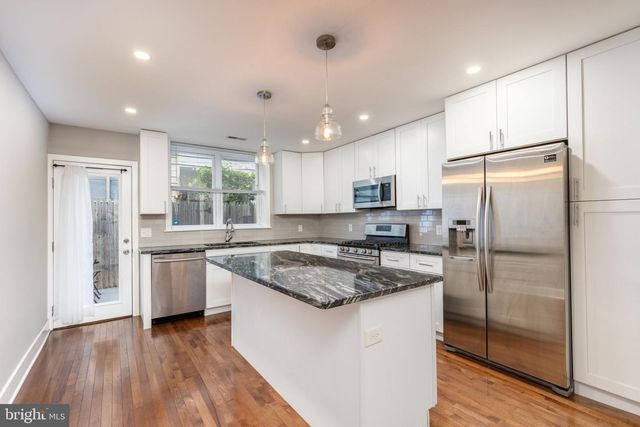 1039 TREE ST, Philadelphia, PA 19148
