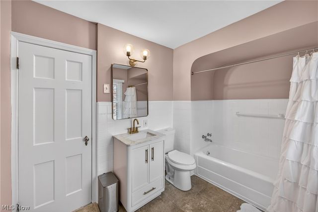 2623 Charney Road, University Heights, OH 44118