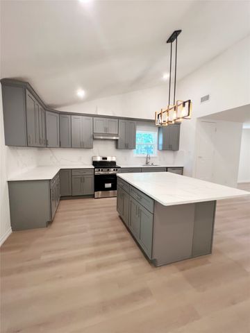 127 Camino Robles, Gun Barrel City, TX 75156