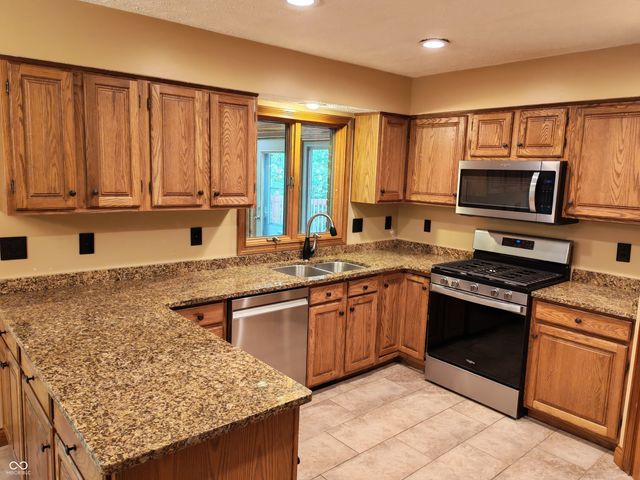 6229 Catalpa Drive, Avon, IN 46123