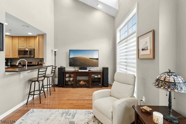 402 Donato Cir, Scotch Plains Twp., NJ 07076