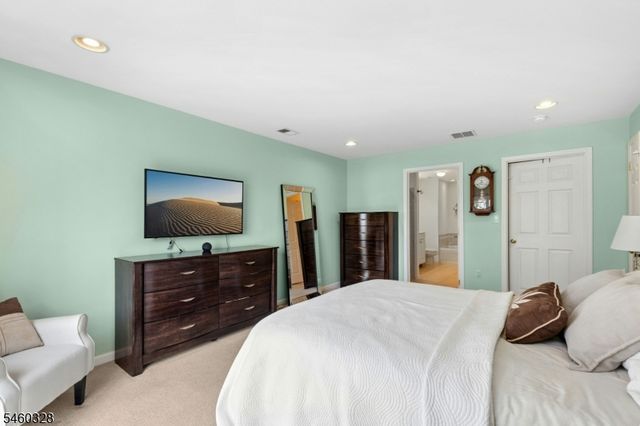 402 Donato Cir, Scotch Plains Twp., NJ 07076